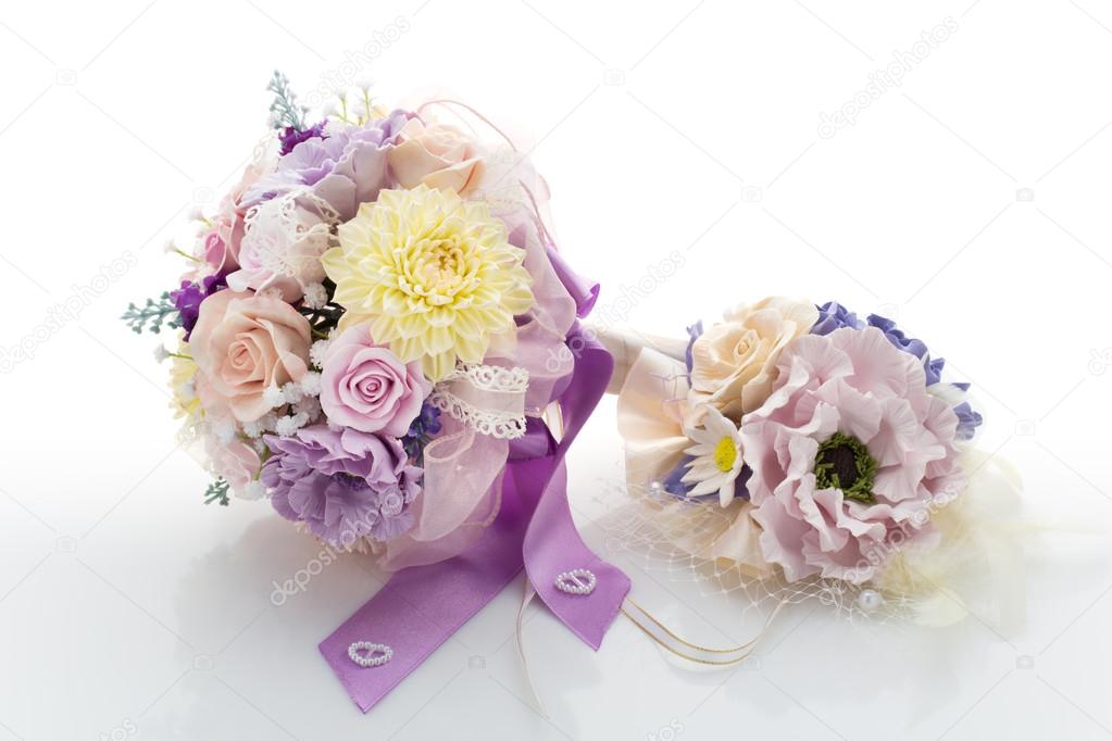 Styling wedding flower accessories