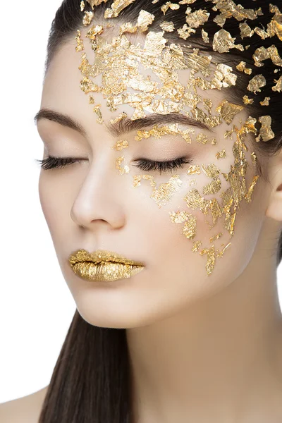 Chica con maquillaje de lámina dorada — Foto de Stock