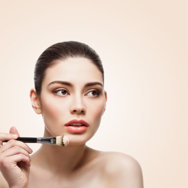 Temel üzerine koyarak kız