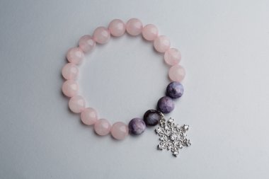 Gümüş kar tanesi üzerinde Ametist bilezik