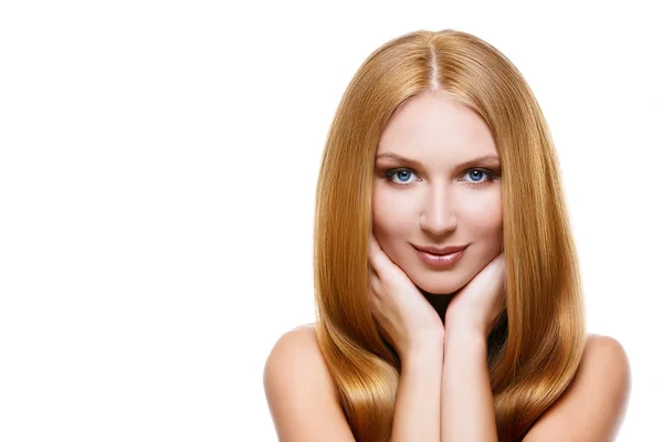 Flicka med långa blonda hår — Stockfoto