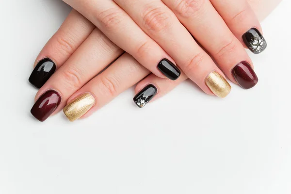 Kobiece dłonie z manicure — Zdjęcie stockowe