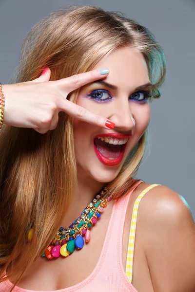 Chica con maquillaje de colores brillantes —  Fotos de Stock