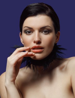 Mükemmel makyaj. Güzel bir genç kadının portresi.