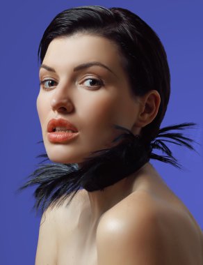 Mükemmel makyaj. Güzel bir genç kadının portresi.