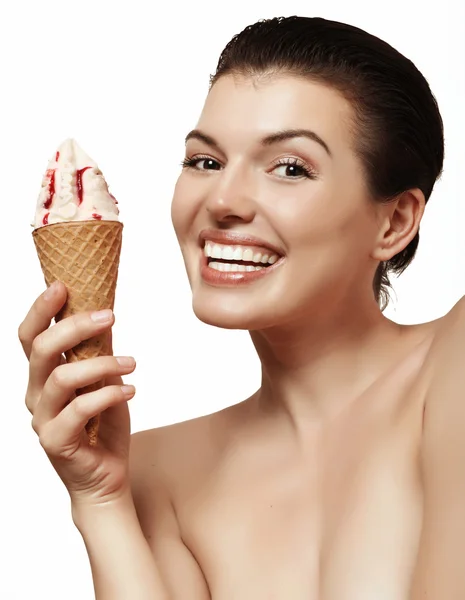 Szép és vidám lány fagylalttal — Stock Fotó