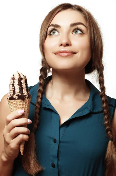 Green-eyed girl with ice cream in the hands of dreams — Stock Photo, Image