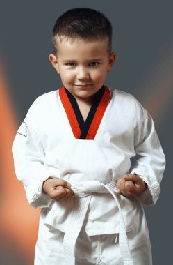 Küçük çocuk bir kimono, Taekwondo, spor, sıkılaştırma