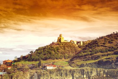 Narikala Kalesi, füniküler görünümünden ve Tiflis eski şehir. Gürcistan