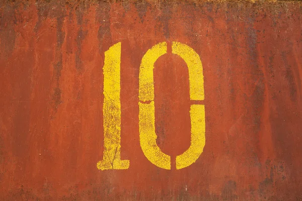 Creatieve kleurrijke roestig poort nummer tien — Stockfoto