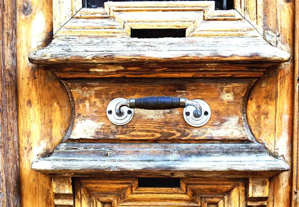Antigua manija de la puerta en Tiflis, Georgia — Foto de Stock