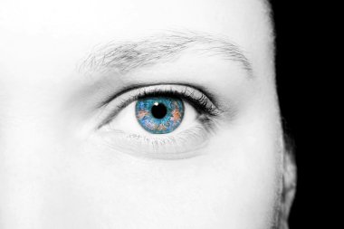 Güzel yorum içeren görünüm mavi kadının gözleri