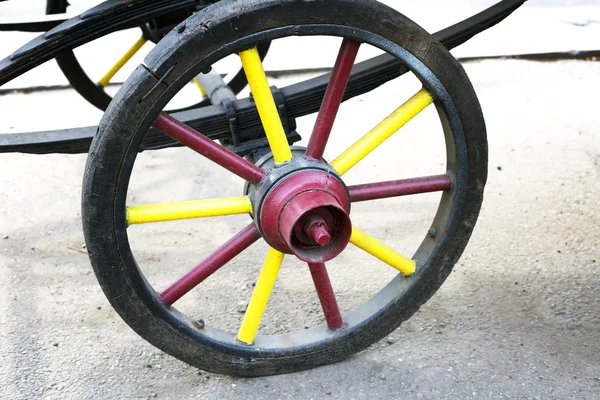 Bagian dari roda gerbong tua di jalan-jalan di Tbilisi — Stok Foto