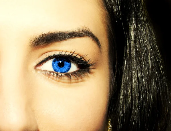 Woman blue eye with extremely long eyelashes — Stock Photo, Image