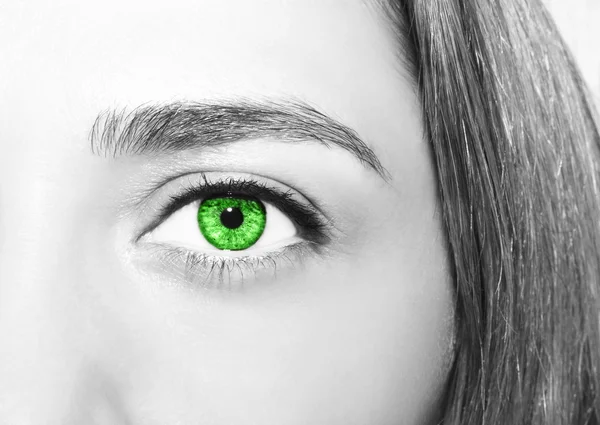 Belo olhar perspicaz olhos de mulher — Fotografia de Stock