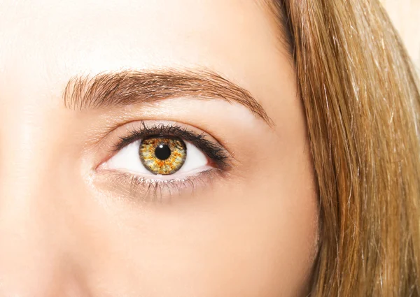 Belo olhar perspicaz olhos de mulher — Fotografia de Stock