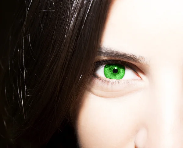 Hermosa mirada perspicaz ojos verdes —  Fotos de Stock