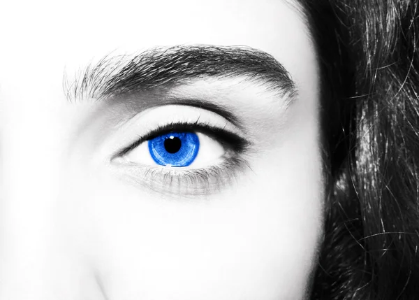 Piękny wygląd głębokie błękitne oczy — Zdjęcie stockowe