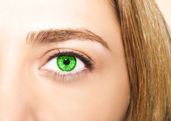 Hermosa mirada perspicaz ojos de las mujeres — Foto de Stock