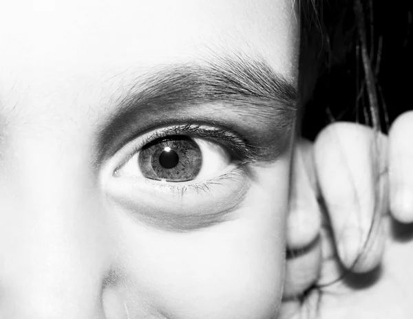 Macro close-up van portret van jonge meisjes ogen. — Stockfoto