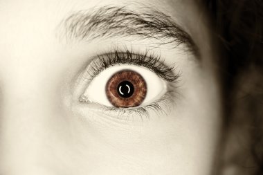 Makroyu kapatın genç kız portresi vintage gözler.