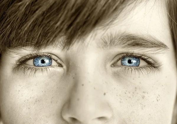 An insightful beautiful look  vintage boy's eyes — Stock Photo, Image
