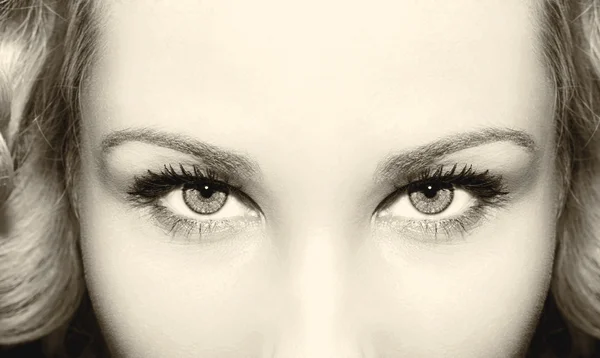 Beautiful insightful look vintage woman's eyes — Stock Photo, Image