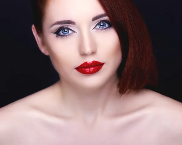 Gorgeous young woman with long eyelashes and red lips. — Stock Photo, Image