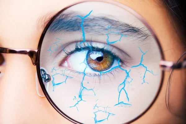 Imagen de una hermosa joven con gafas. Primer plano. — Foto de Stock