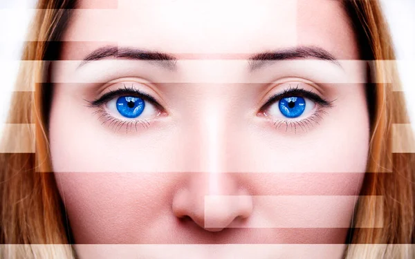 Hermosa mirada perspicaz ojos de mujer azul. Estilo vintage — Foto de Stock