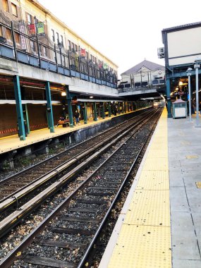 NEW-YORK, UAS 20 Kasım 2020: ABD 'nin New York şehrinde Covid -19 salgını nedeniyle Manhattan' daki yarısı boş metro istasyonu 