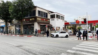 RISHON-LEZION, ISRAEL Kasım 26, 2020: Rishon-Lezyon, İsrail 'deki Covid-19 salgını sırasında şehir sokakları 