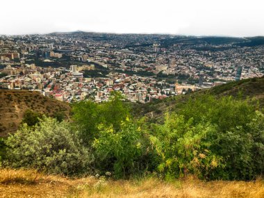 Tiflis 'teki Mtatsminda Parkı' nın tepesinden nefes kesici bir manzara..