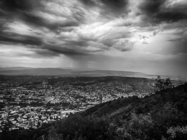 Tiflis 'teki Mtatsminda Parkı' nın tepesinden nefes kesici bir manzara..