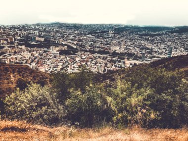 Tiflis 'teki Mtatsminda Parkı' nın tepesinden nefes kesici bir manzara..