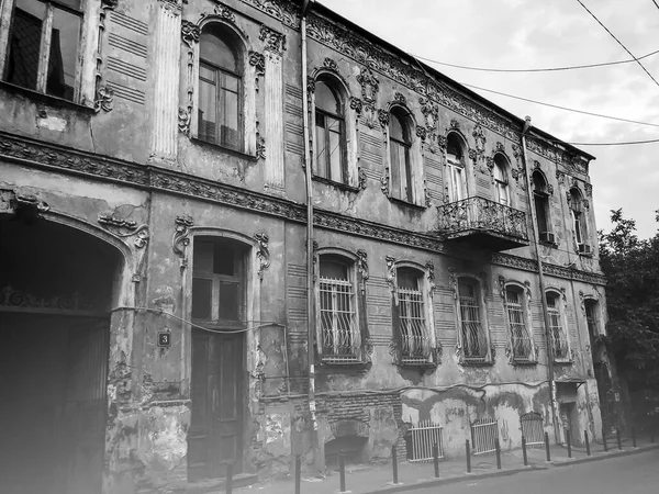 Yaz Günlerinde Eski Tiflis Mimarisi Kapıları Dış Dekorasyonu — Stok fotoğraf