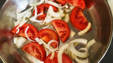 Limonlu ve domatesli sebze salatası. Yüksek kalite fotoğraf.