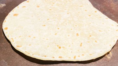 Maya olmadan pişmiş lezzetli pita. Mutfak fantezisi. Yüksek kalite fotoğraf.