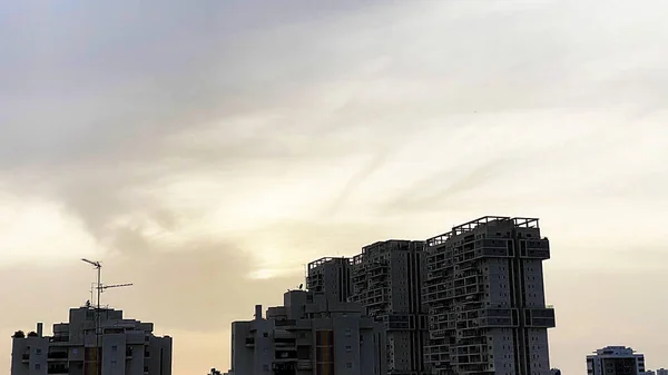 Zicht Vanuit Het Raam Stad Bij Zonsondergang Hoge Kwaliteit Beeldmateriaal — Stockfoto