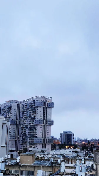 Uitzicht Vanaf Het Dak Van Het Gebouw Bewolkte Lucht Boven — Stockfoto