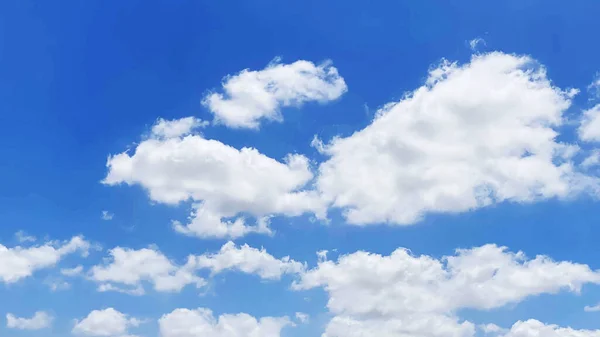 晴れ青空と白い雲 素晴らしい夏の日 高品質の写真 — ストック写真