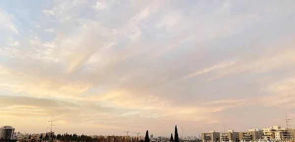 Θέα Από Παράθυρο Πόλη Ηλιοβασίλεμα Υψηλής Ποιότητας Πλάνα — Φωτογραφία Αρχείου