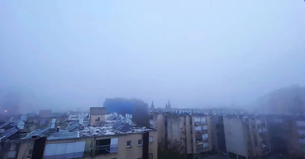 Uitzicht Vanaf Het Dak Van Het Gebouw Mist Stad Hoge — Stockfoto