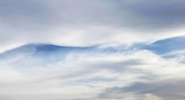 Bewolkte Lucht Boven Stad Het Gaat Snel Regenen Hoge Kwaliteit — Stockfoto