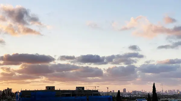 Vista Janela Cidade Pôr Sol Imagens Alta Qualidade — Fotografia de Stock