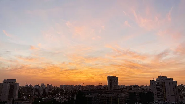 Pencereden Bak Gün Batımında Şehir Yüksek Kalite Görüntü — Stok fotoğraf