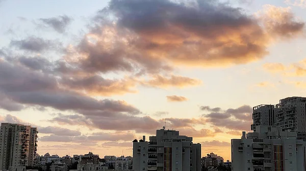 Θέα Από Παράθυρο Πόλη Ηλιοβασίλεμα Υψηλής Ποιότητας Πλάνα — Φωτογραφία Αρχείου