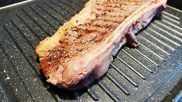 Gebratenes Schweinesteak Der Pfanne Großaufnahme — Stockfoto