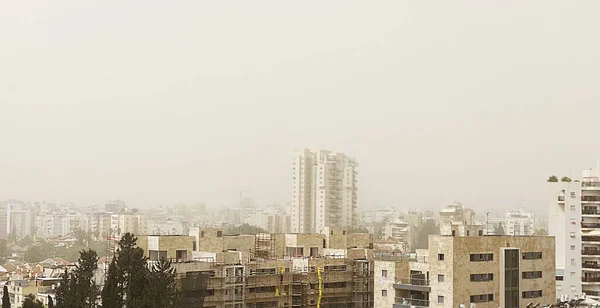 Uitzicht Vanaf Het Dak Van Het Gebouw Mist Stad Hoge — Stockfoto