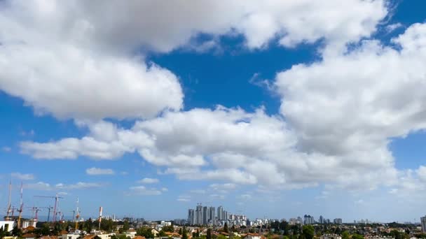 Rishon Le Zion, Israel-MARS 9, 2021: Utsikt över en byggarbetsplats för en ny byggnad i staden Rishon Le Zion, Israel. — Stockvideo